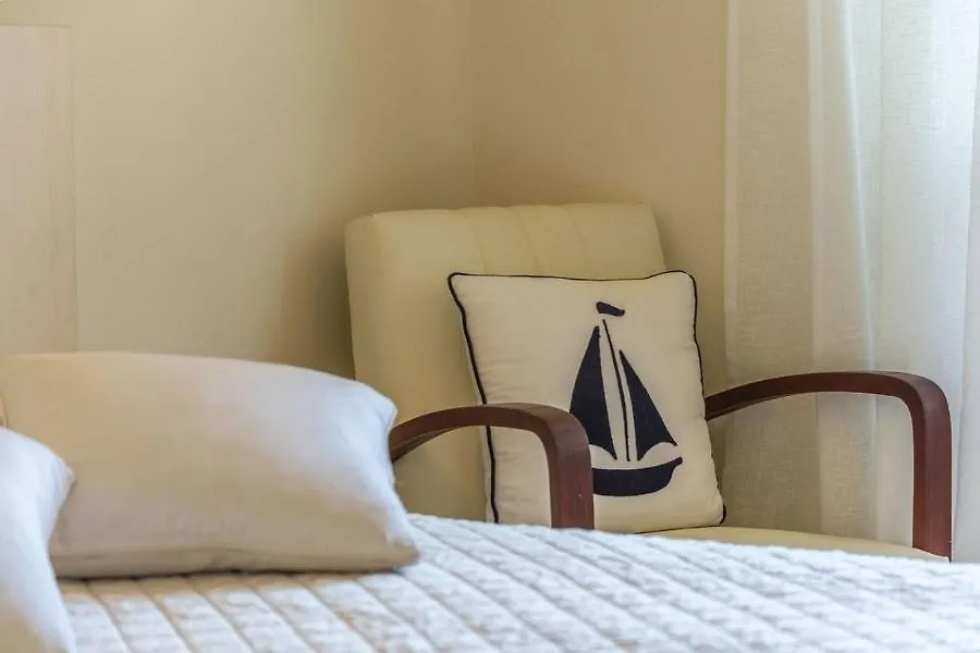 Apartment Tesla With Sea View Πόρετς