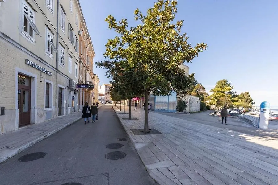 Apartment Tesla With Sea View Πόρετς