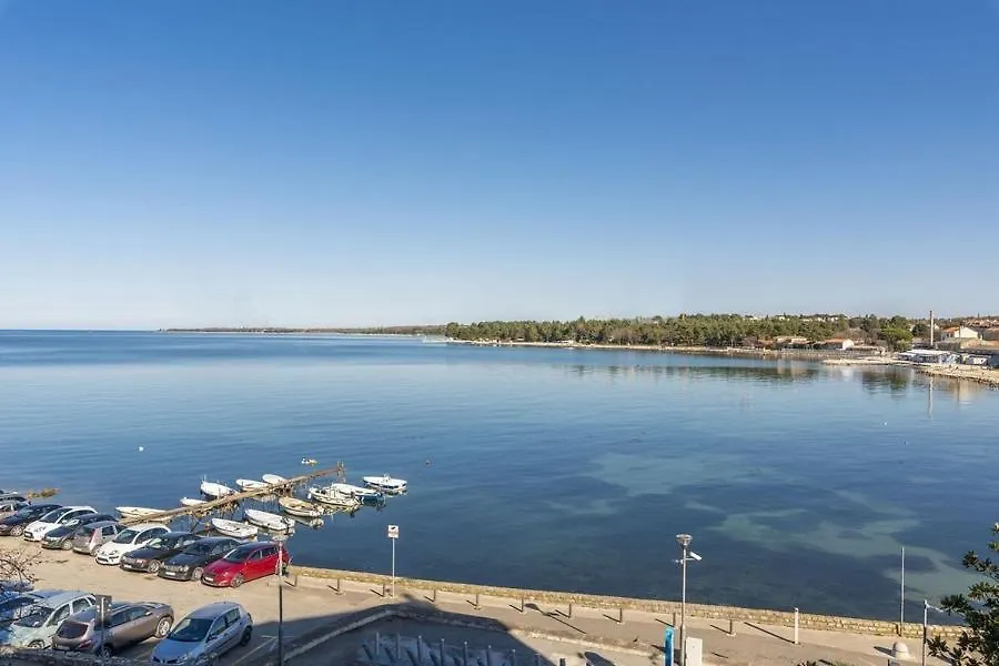 Apartment Tesla With Sea View Πόρετς