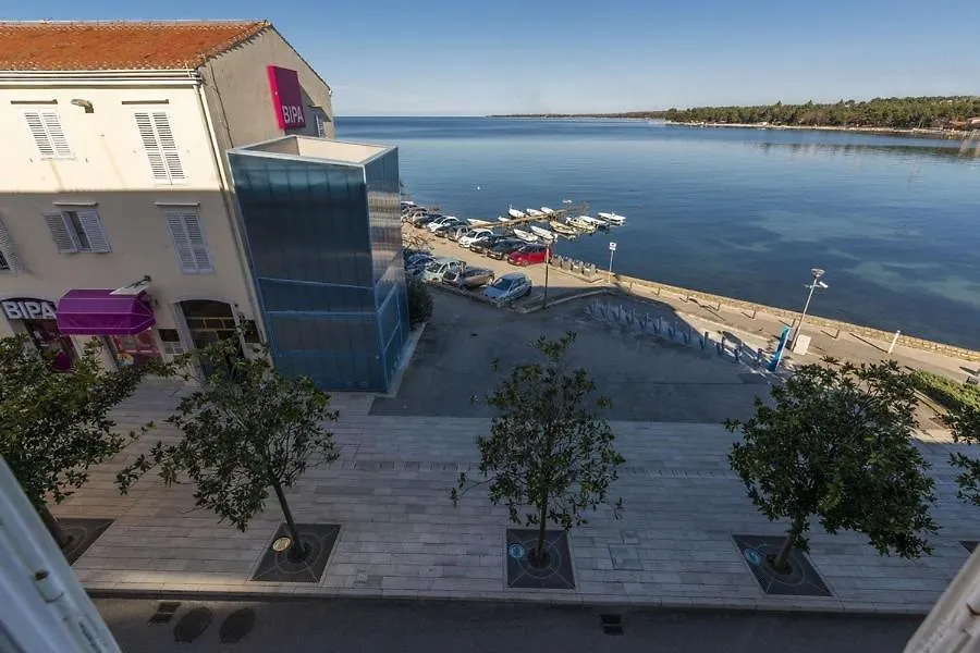 Apartment Tesla With Sea View Πόρετς