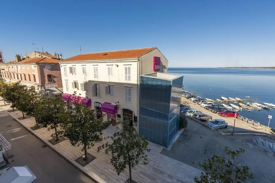 Apartment Tesla With Sea View Πόρετς Κροατία