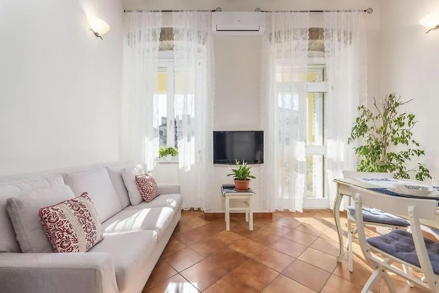 Apartment Tesla With Sea View Πόρετς